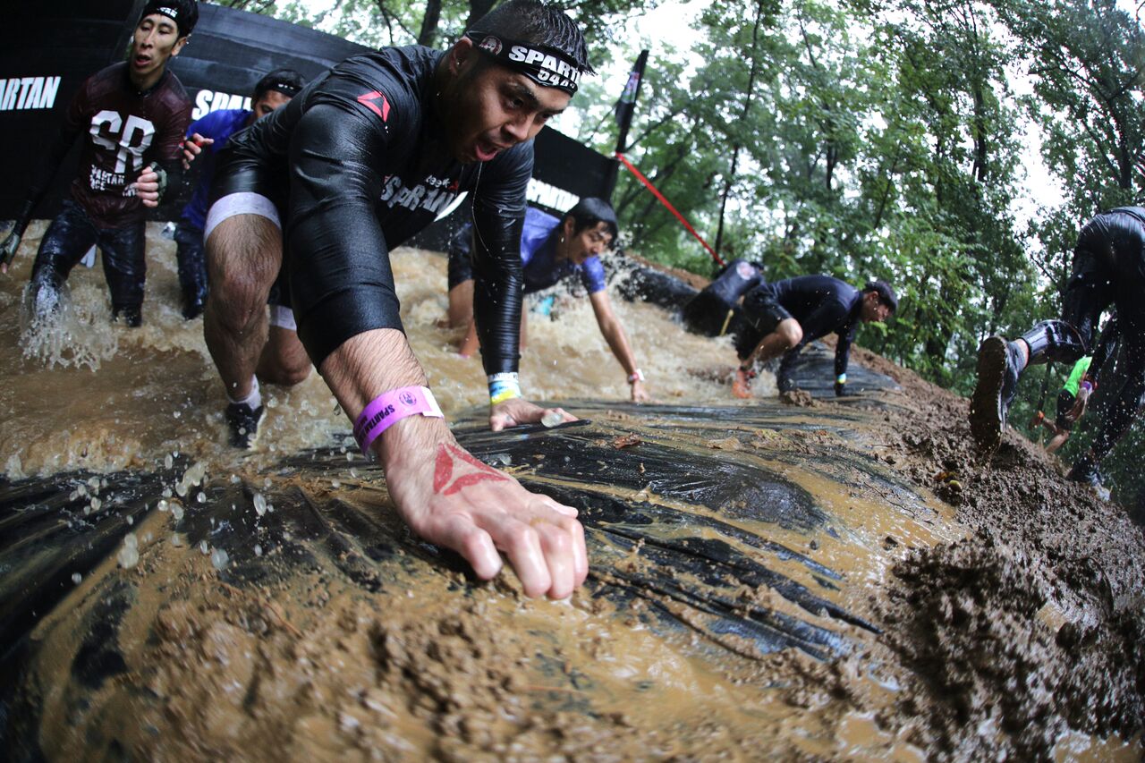 雨中の世界最高峰障害物レース「Reebok Spartan Race」