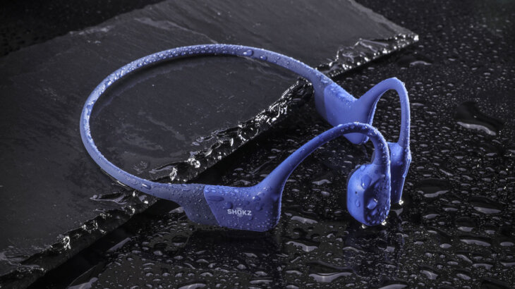 Shokz骨伝導イヤホンの小型モデル「OpenRun Mini」に夏色のブルーが登場！